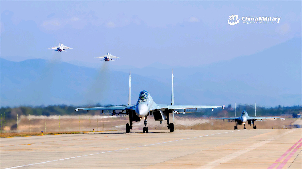南海歼-16、歼轰-7A同场飞豹还在烽火问鼎计划制胜空天