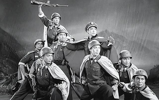 1964年，毛主席观看了京剧《奇袭白虎团》，严肃的问：“剧中严伟才确有其人吗？”