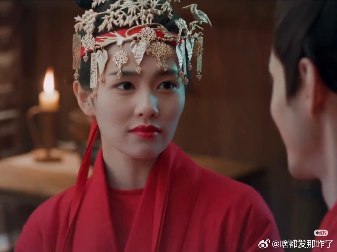 她姐脸部有曲线，腰的曲线呢？​​​