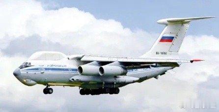 该出手时就出手，硬汉普京给美以当头一棒。就在美以大兵压境准备对伊朗发动军事攻击的