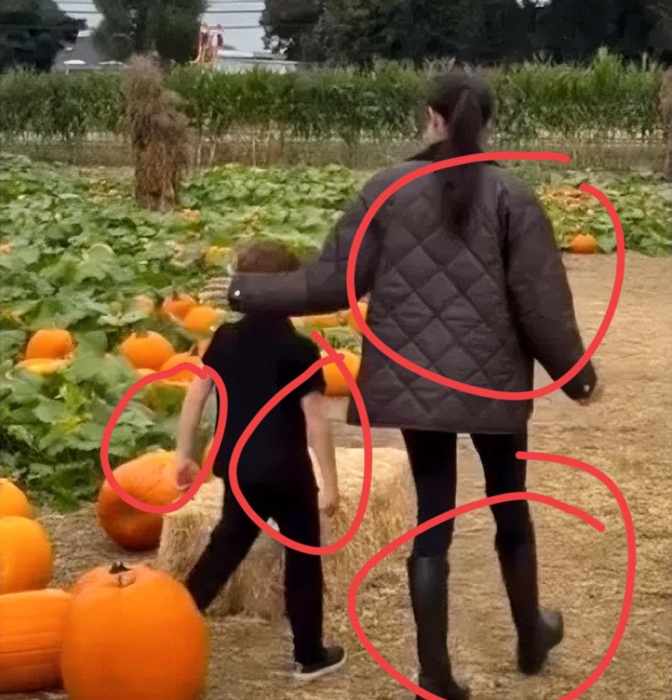 梅根这一次要秀的是什么，难道是儿子阿奇不怕冷？梅根又出来“作秀”了，这一次又带