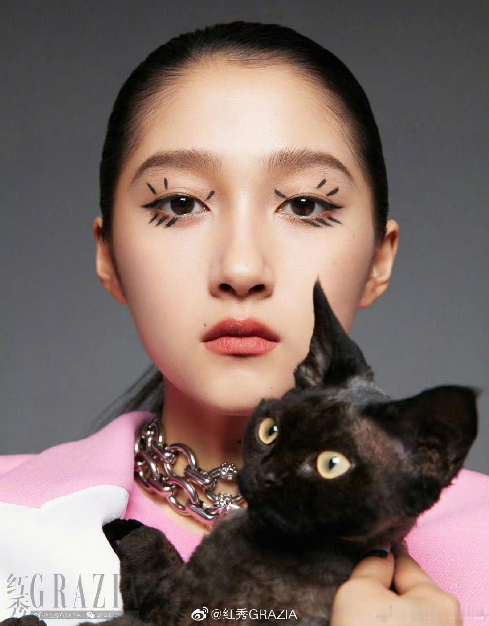 关晓彤红秀穿了5套高定谁能拒绝满屏高定美感呢🥰红秀精心策划拍摄内容，高定加高