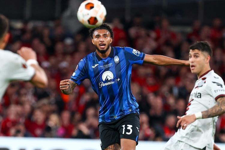 根据意大利知名记者斯基拉的报道，曼联正式加入亚特兰大中场埃德森的转会争夺。这让本