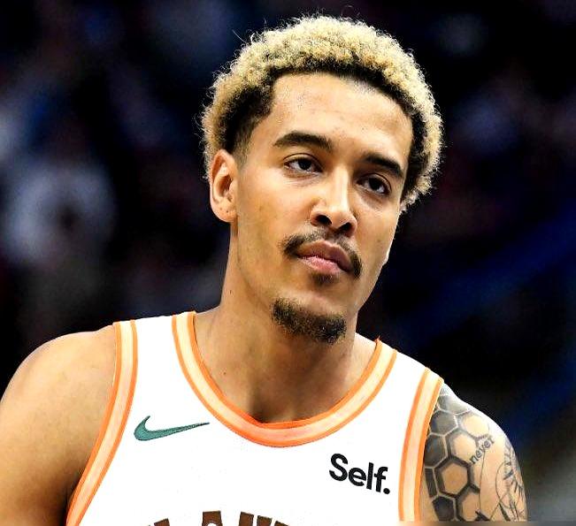 4年2300万美金，第9顺位，说裁就裁。马刺在周三直接买断了他。