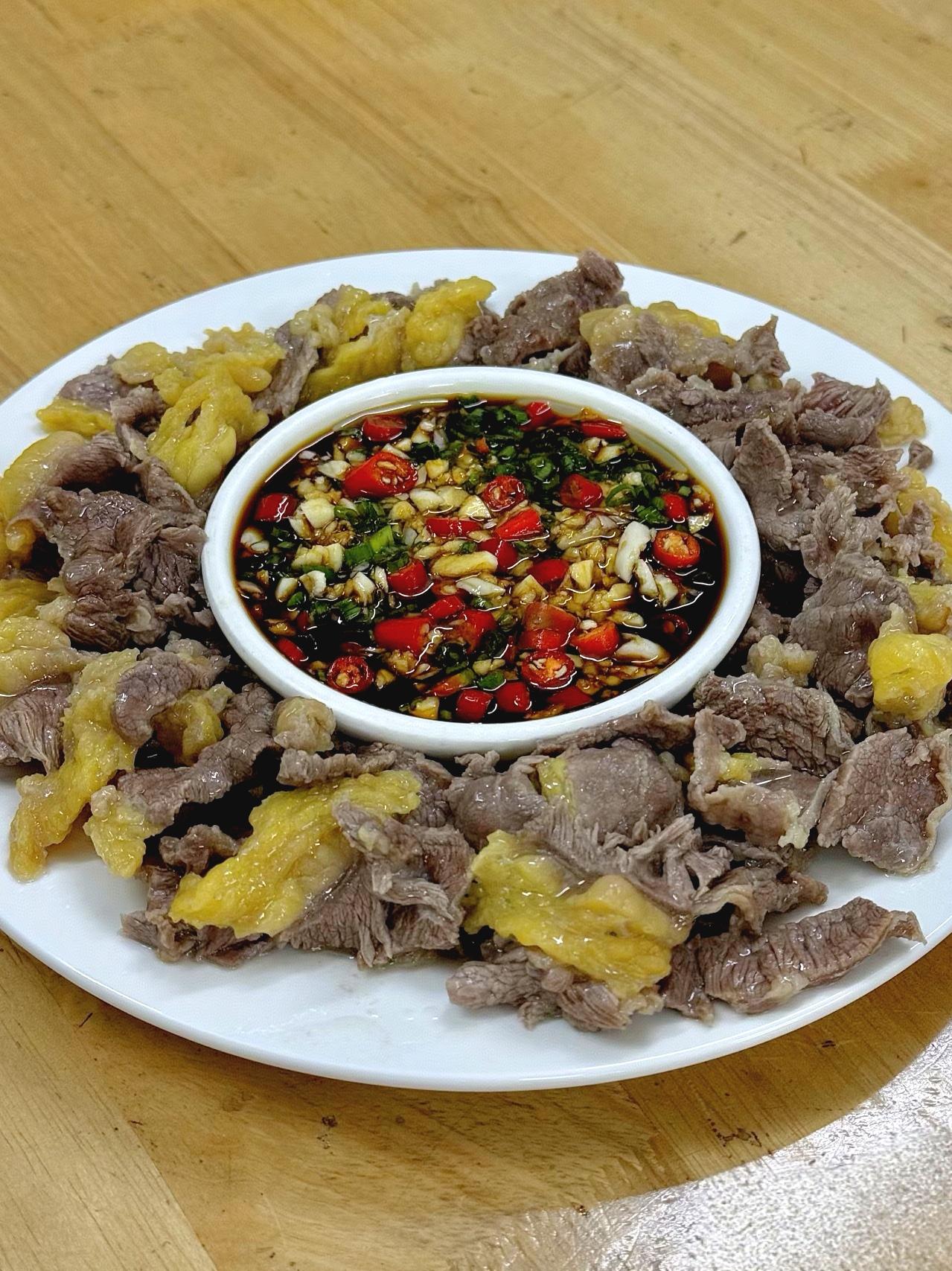 这绝对是极品，黄膘牛腩，只用清水煮都好吃！