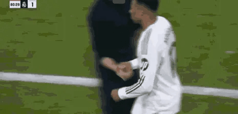 姆巴佩的悲哀在于，他年纪轻轻却在模仿梅西的老年养生踢法！想当皇马老大，却又没有死