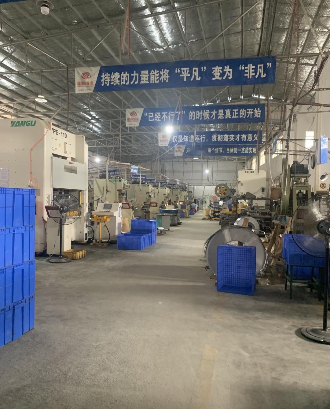 3800元一月的清洁工请假了，老板让我去顶一天清洁工的活，就是打扫卫生跟清理垃圾