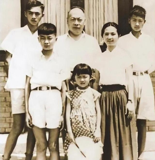 1974年，陈毅夫人张茜病重弥留之际，盯着三个儿子只说了一句：“妹妹不出嫁，你们