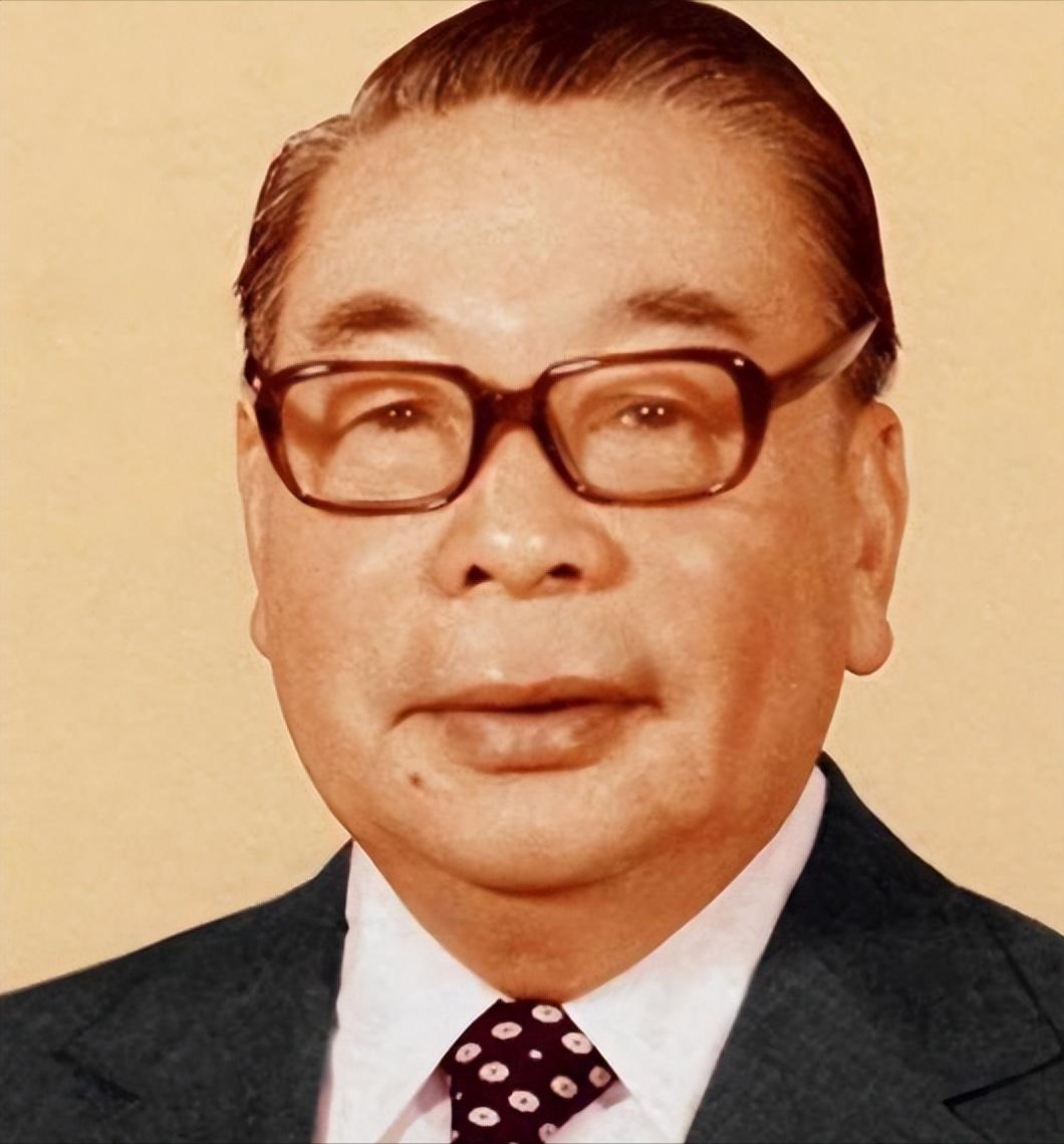 以蒋经国的实力和威望，完全是可以在1988年去世的时候，将台湾省交到他的儿子手中