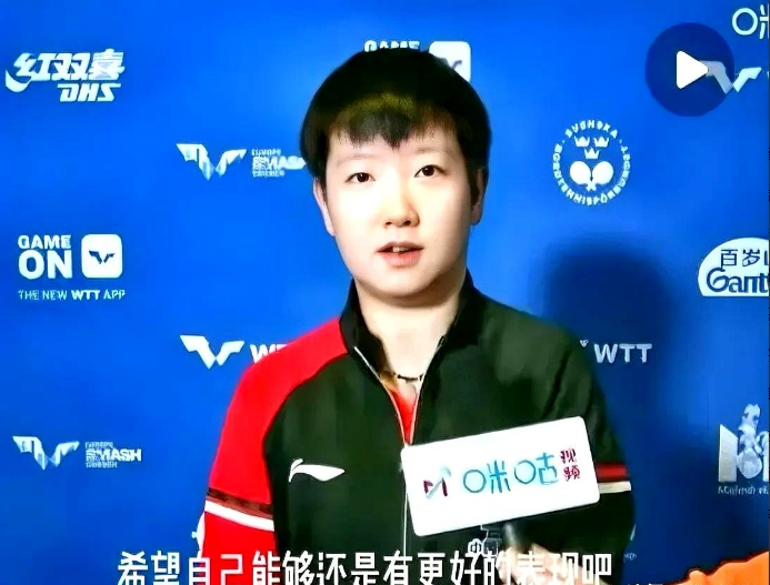 再度对上陈熠这场内战，顶着“世界第一”头衔的她，输球总被放大审视，外界对她的要