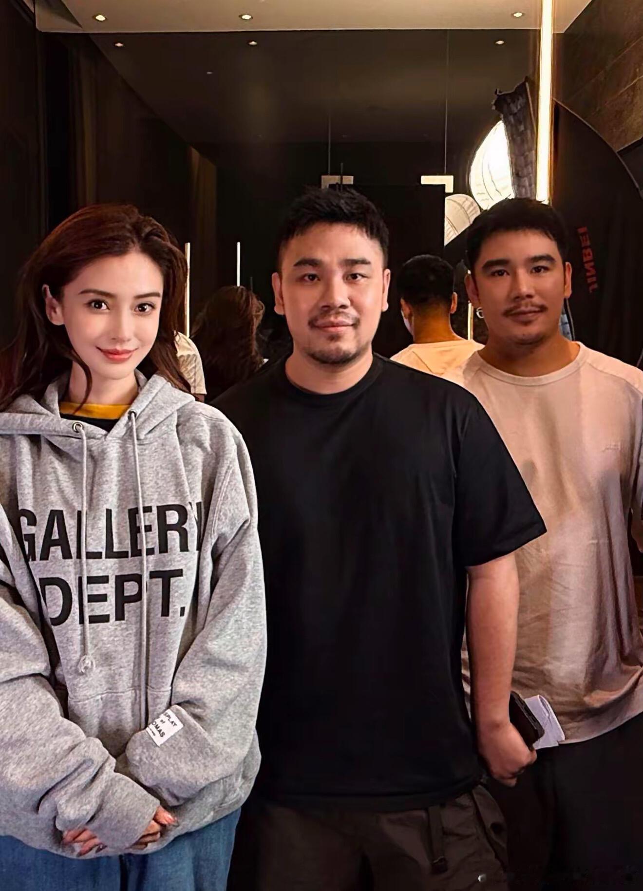 Angelababy最新合照😍在我们看不到的日子里baby也在好好工作​​​