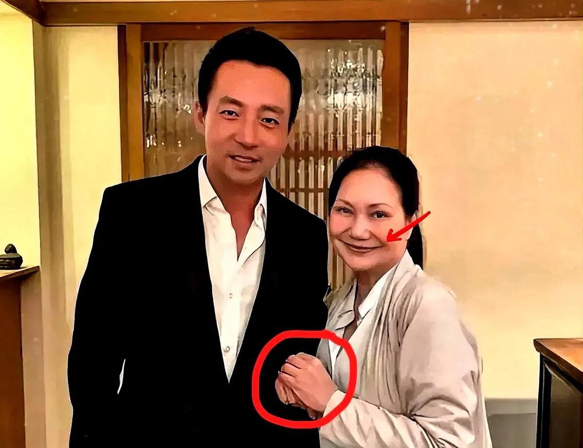 记者曾好奇询问小S：“徐妈更喜欢许雅钧还是具俊晔？”小S坦然回应：“还是偏爱汪小