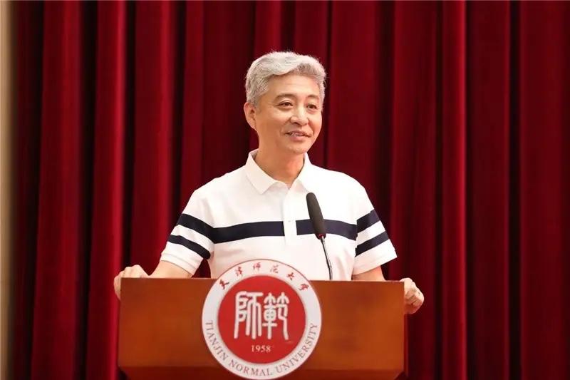 【著名相声演员周炜出席重要活动，参加身份不一般，你怎么看？】近日，著名相声演员