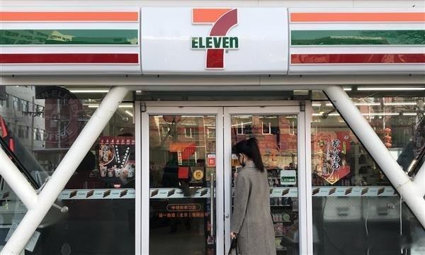【#711回应店员给顾客私加可乐#：因考核压力员工自掏腰包换购】#曝711店员私自给顾客订单加可乐#