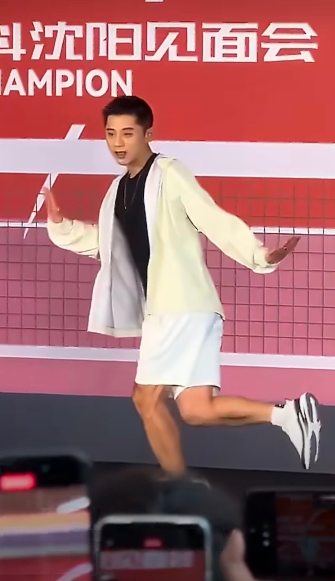 张继科在模仿什么豆包！大胆​​​