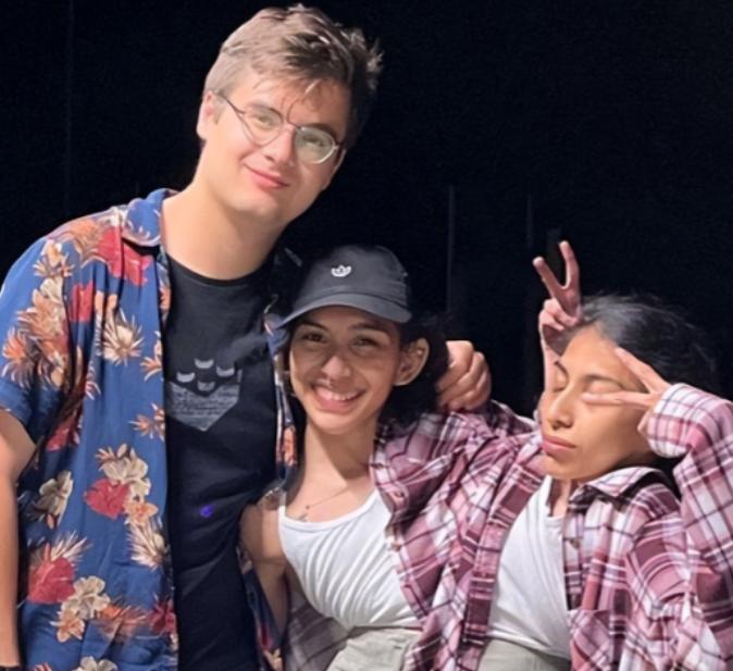 墨西哥一对连体双胞胎共享身体长达22年，姐姐交了男友后，碍于生理因素，她每次