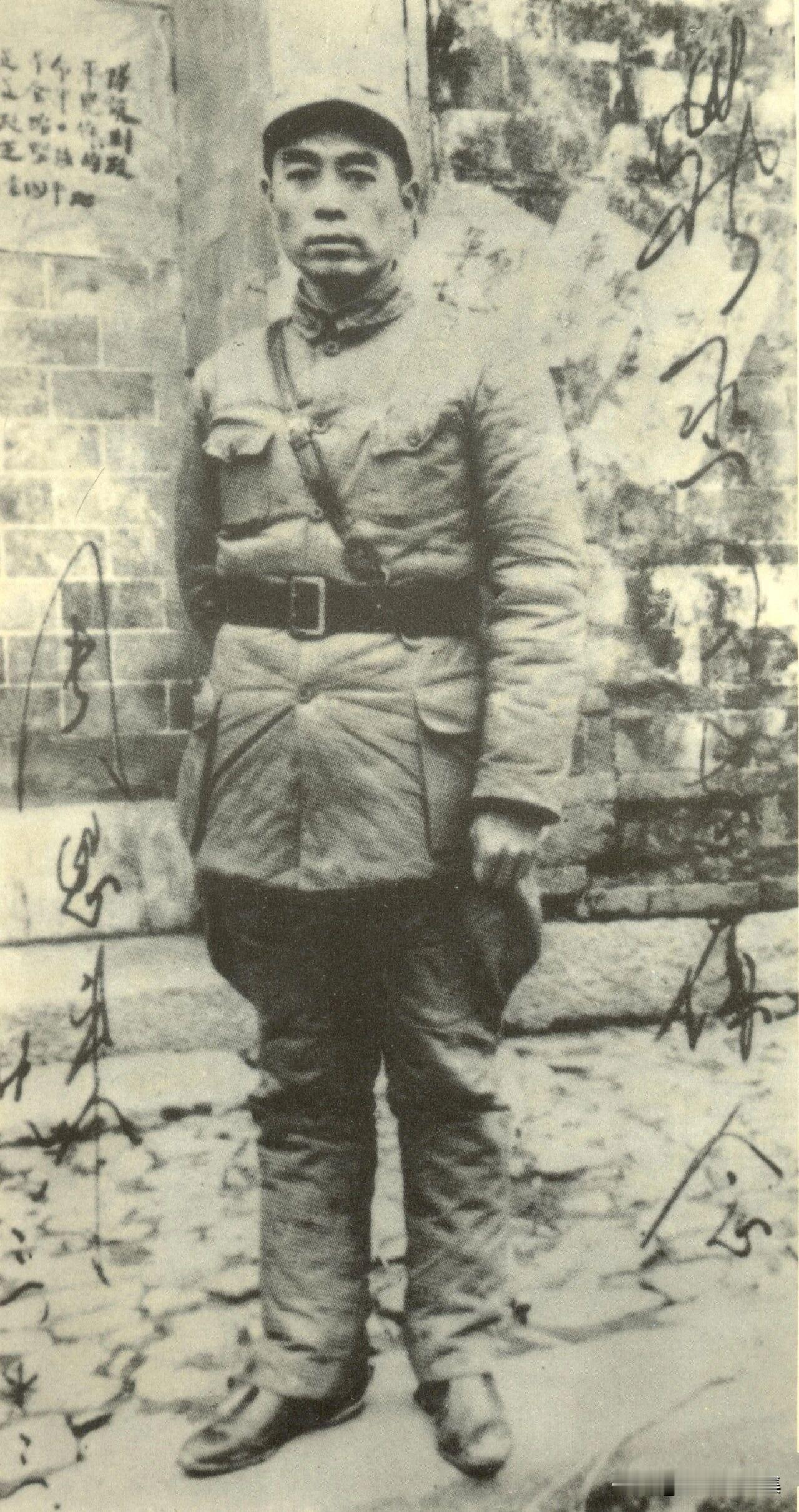 1939年3月24日，中共中央革命军事委员会副主席、南方局书记周恩来，以国民政府