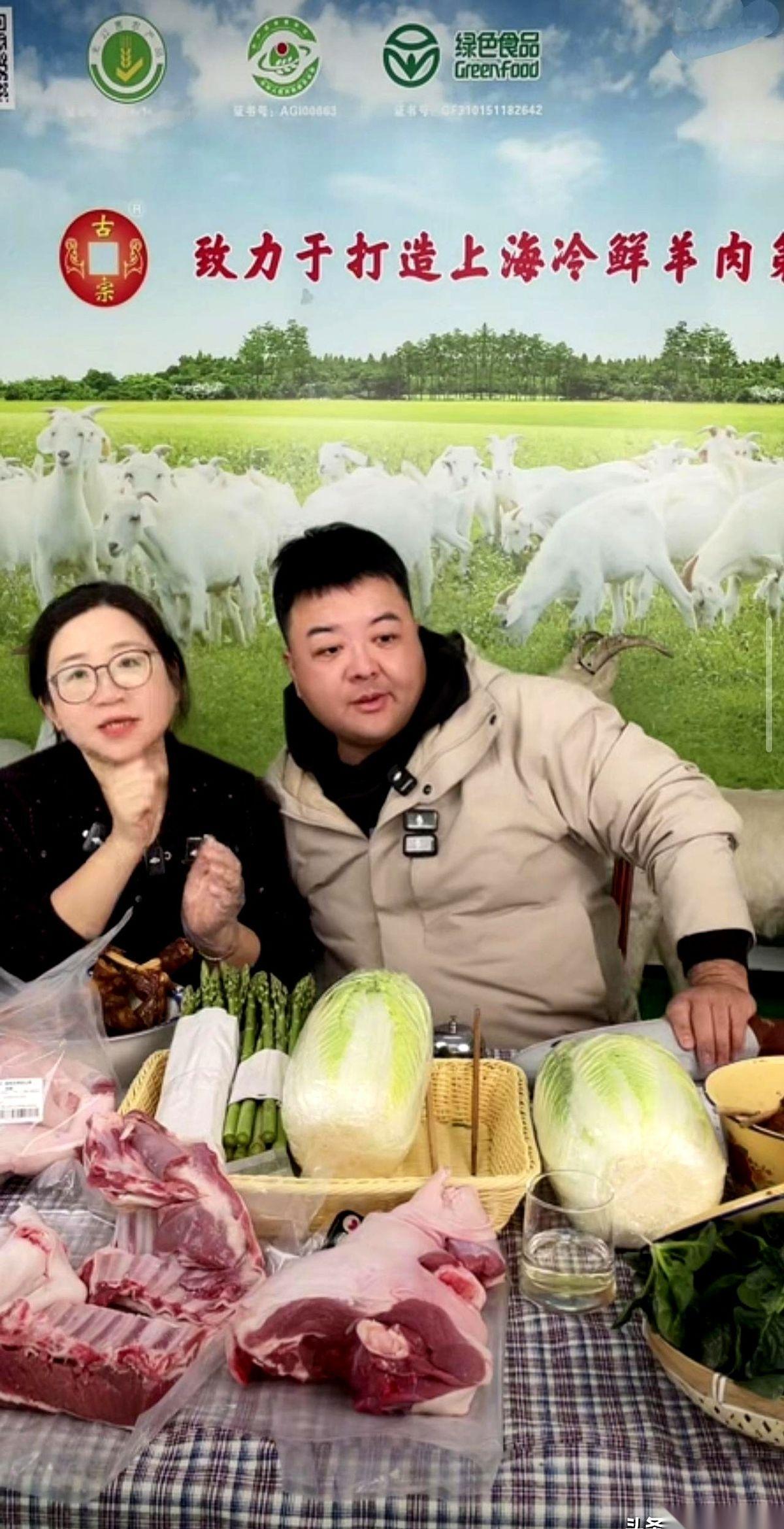 刷抖音刷到钱懿在卖猪肉，我一秒钟都没愣神。第五代“滑稽王小毛”，在直播间里声嘶