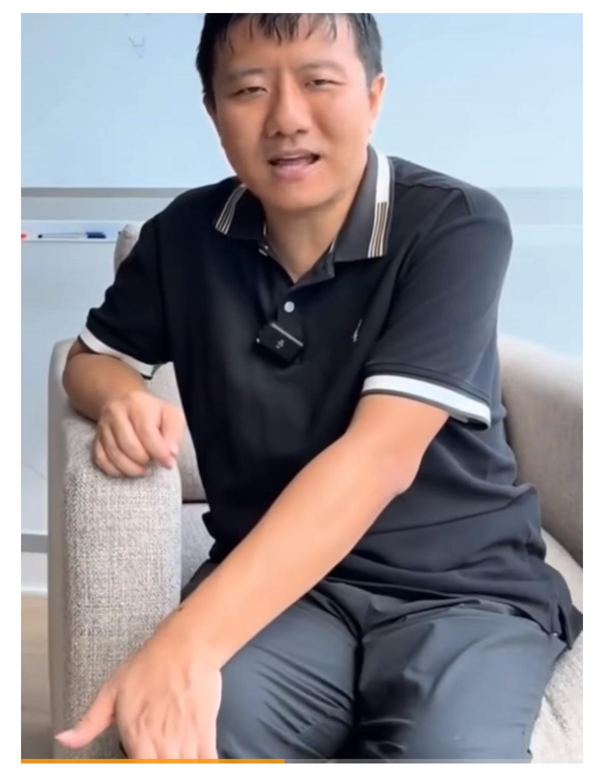 芝加哥大学发文祝贺其大学教授邓煜荣获菲尔兹奖——数学界的最高荣誉之一。赞扬他的工