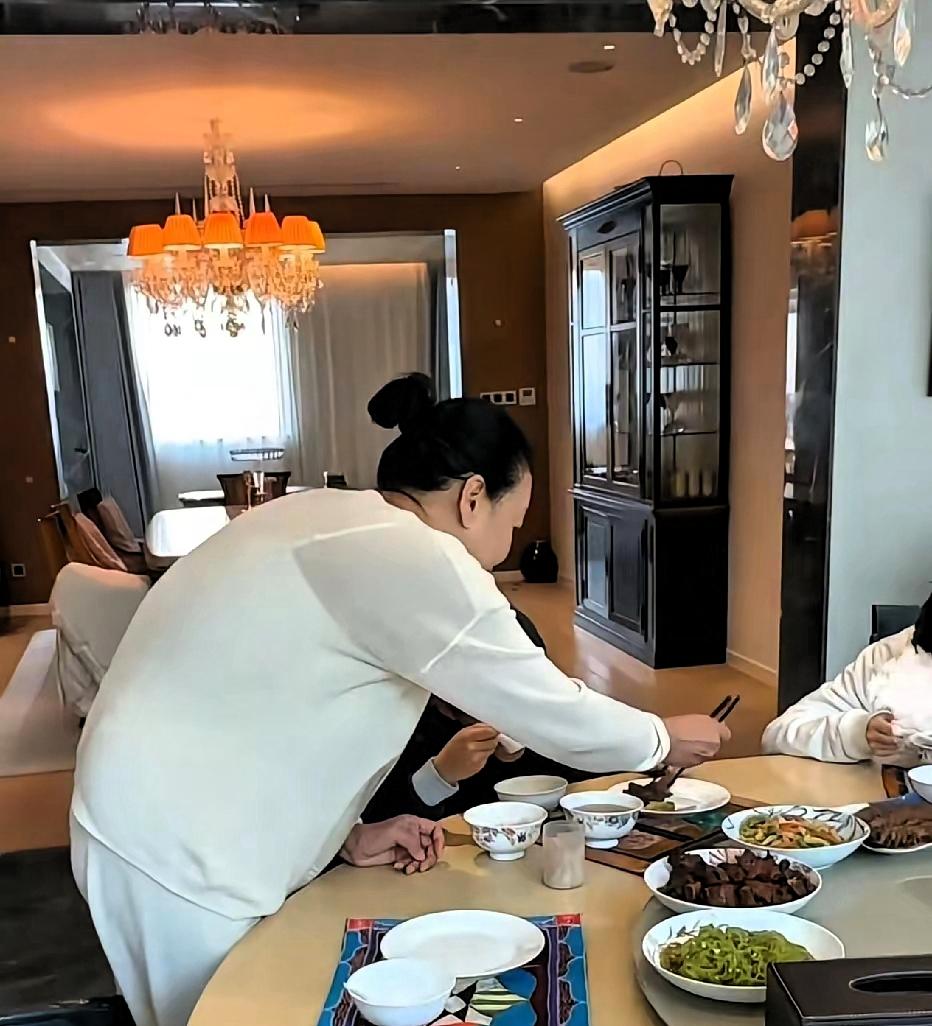 跨越海峡的冬日暖阳：玥玥箖箖的北京初雪奇遇记2025年1月26日，一段视频火了