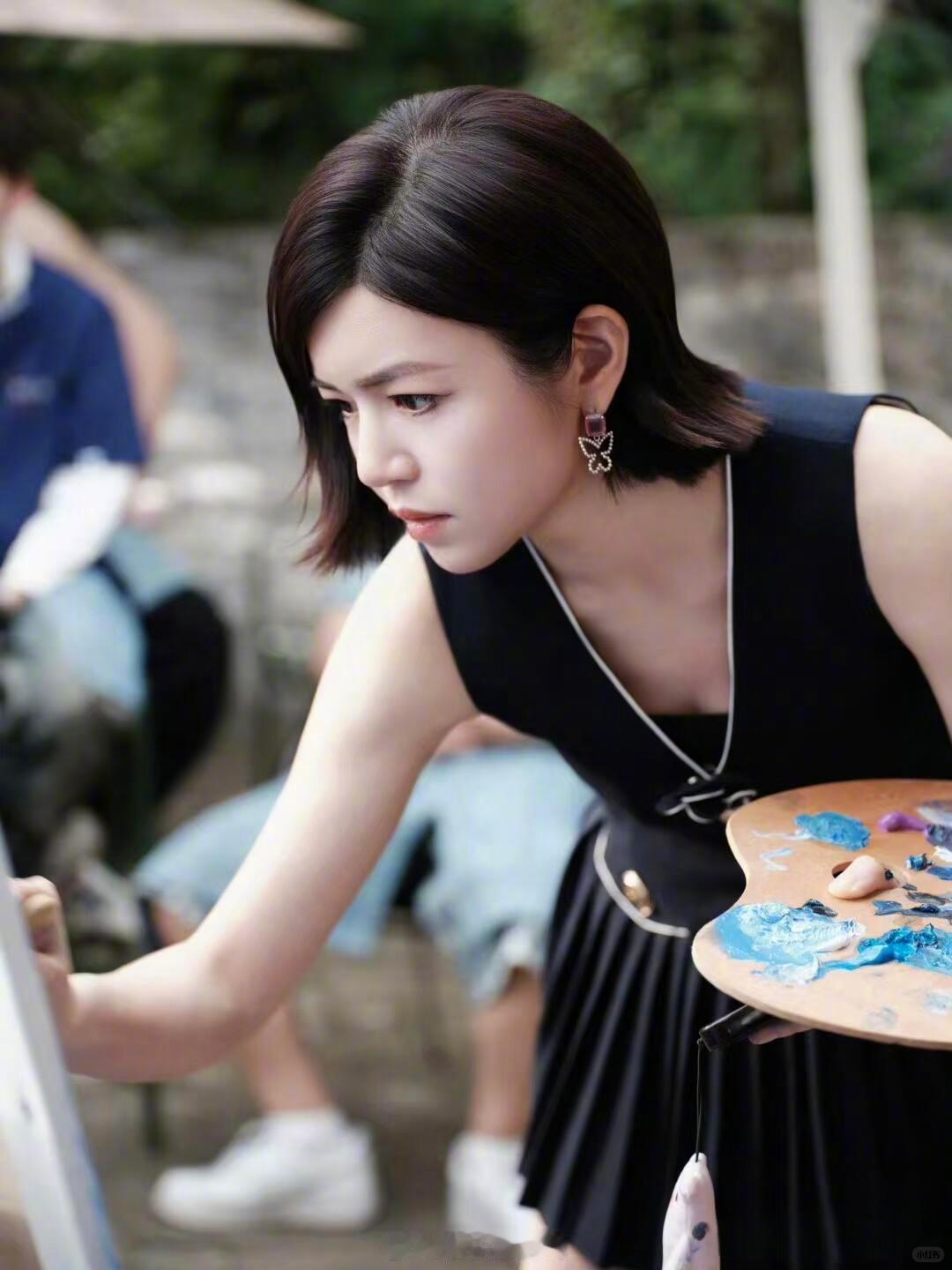 陈妍希年纪带给女性的不只老而已亲自为剧中三对CP创作蝴蝶油画，还暗藏剧情