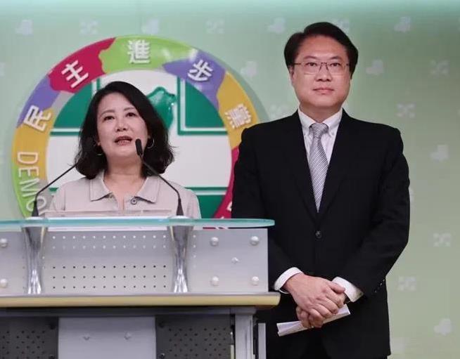 民进党推动的大罢免完败，吴思瑶昨晚哭晕在厕所了，这个独婆娘一直是推动大罢免的领军