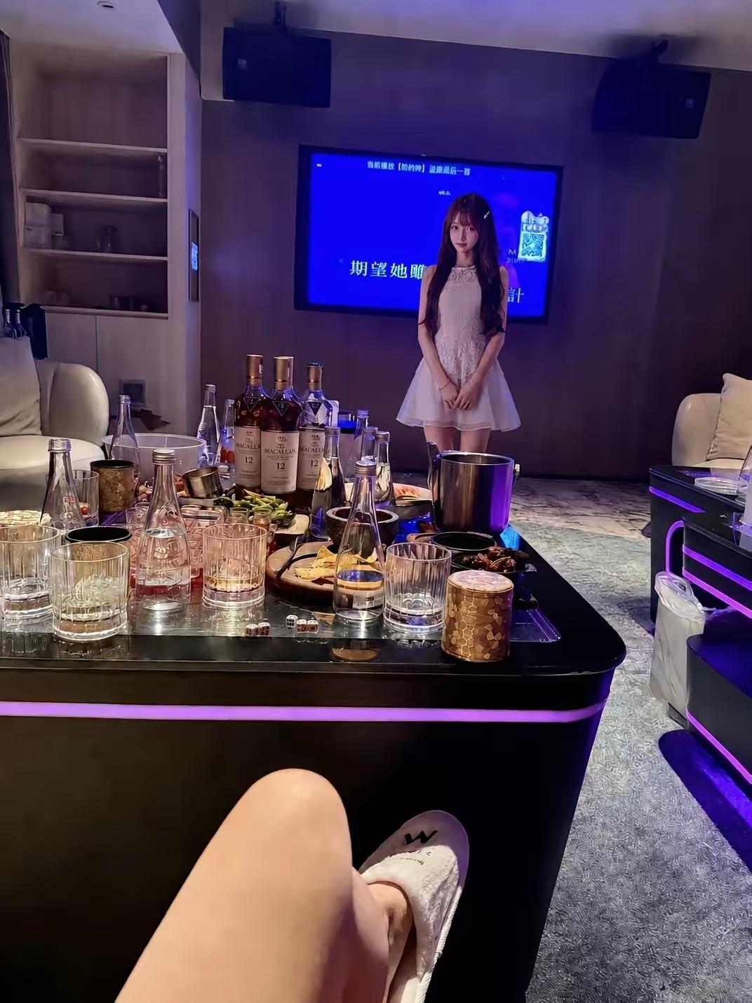 KTV偶遇前女友，为啥她回来这种地方是我想不明白的