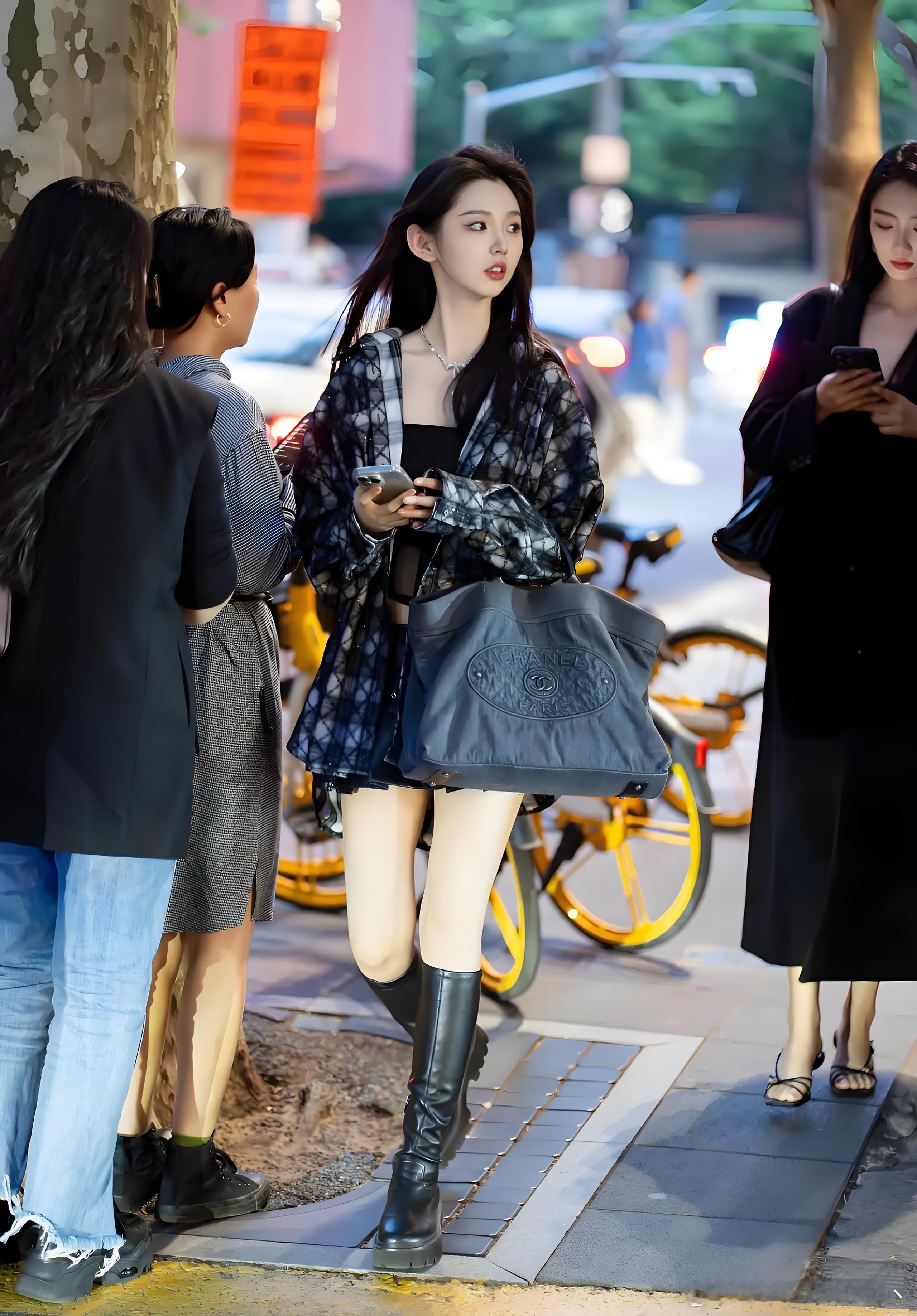 老天呐，差点没认出来，原来太奶奶现实中是长这样的！