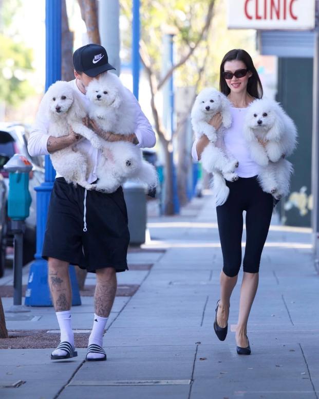 布鲁克林懒理教父马东安东尼回应，和妻子妮可拉出街摆拍；近日马东安东尼回应贝克汉姆