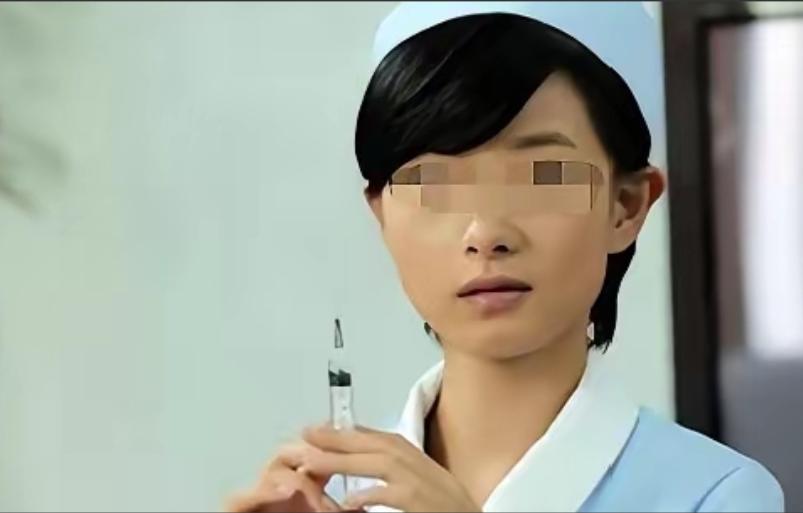 2002年，护士周华突然在医生李仁强的脖子上扎了一针，还嬉皮笑脸地说：“跟你开个