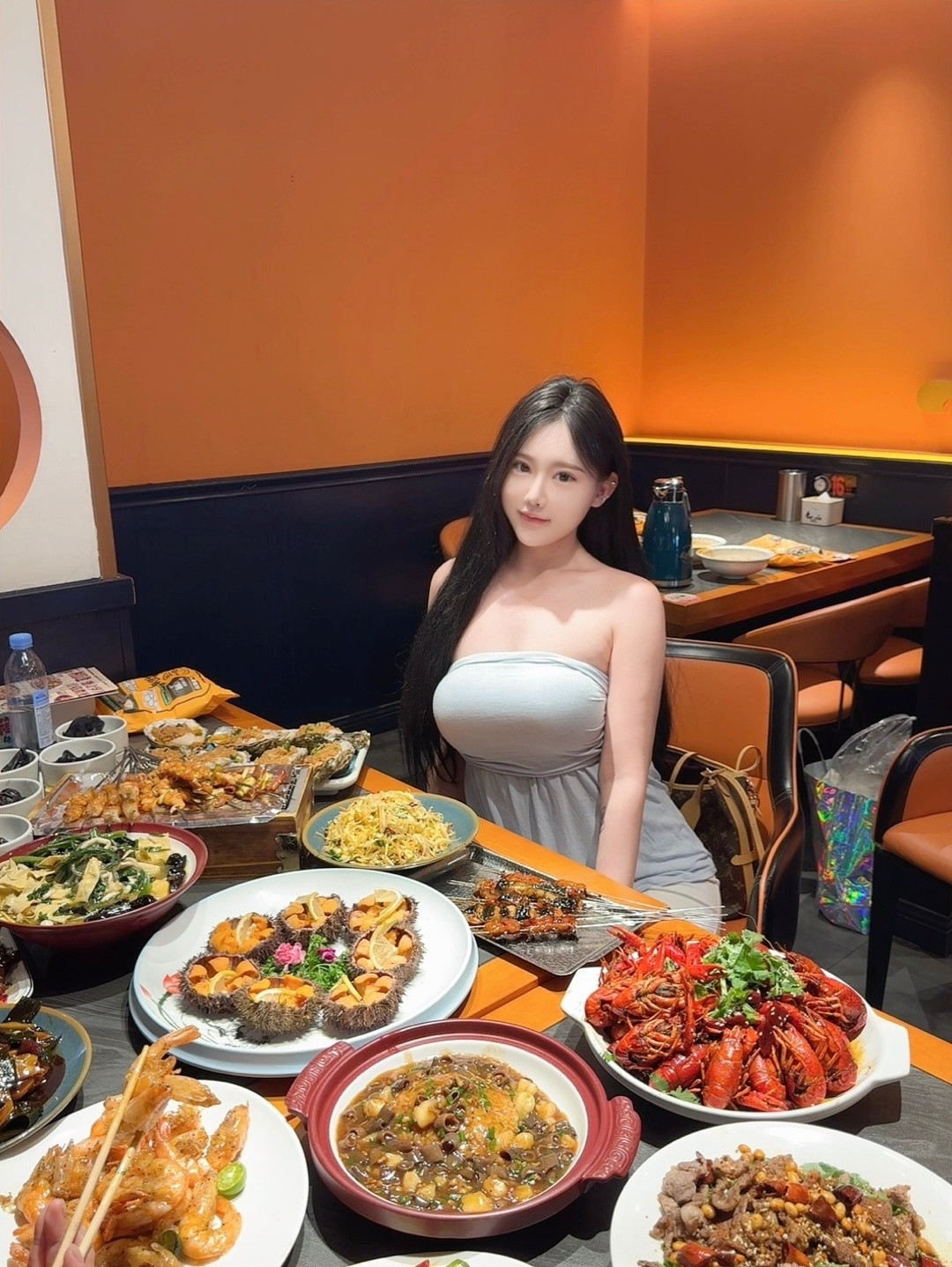 幸福是一只难以捕捉的蝴蝶但如果你安静地坐在那里也许它会落在你手上​​​