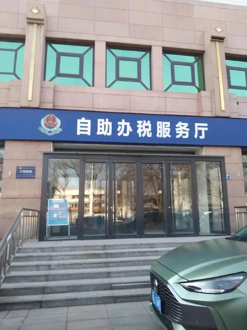 我现在是研一，女朋友和我一起备考，她比我更努力、更踏实，前段时间出成绩，成功考上