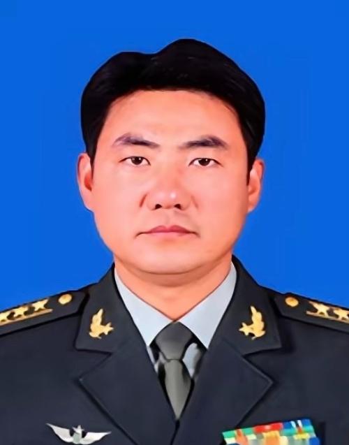 全军上下都憋着一股劲儿，咬牙切齿地喊：“踏平朱日和，活捉满广志！”这话听着狠