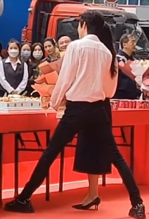 刘宇宁：我们个子高的存在感就是如此之强！他真的是感觉随时随地在长高。