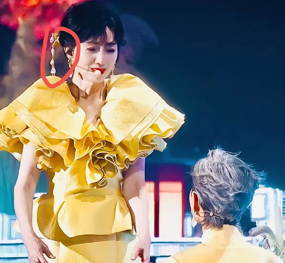 我怀疑过赵雅芝是不服老​也怀疑过赵雅芝是为了赚钱​万万没想到，她是活在“