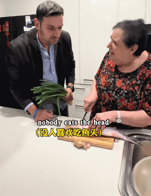 老外回国，带回了中国餐饮文化。刚回家就看到母亲在切鱼头。在国外啊，有一个特点，就