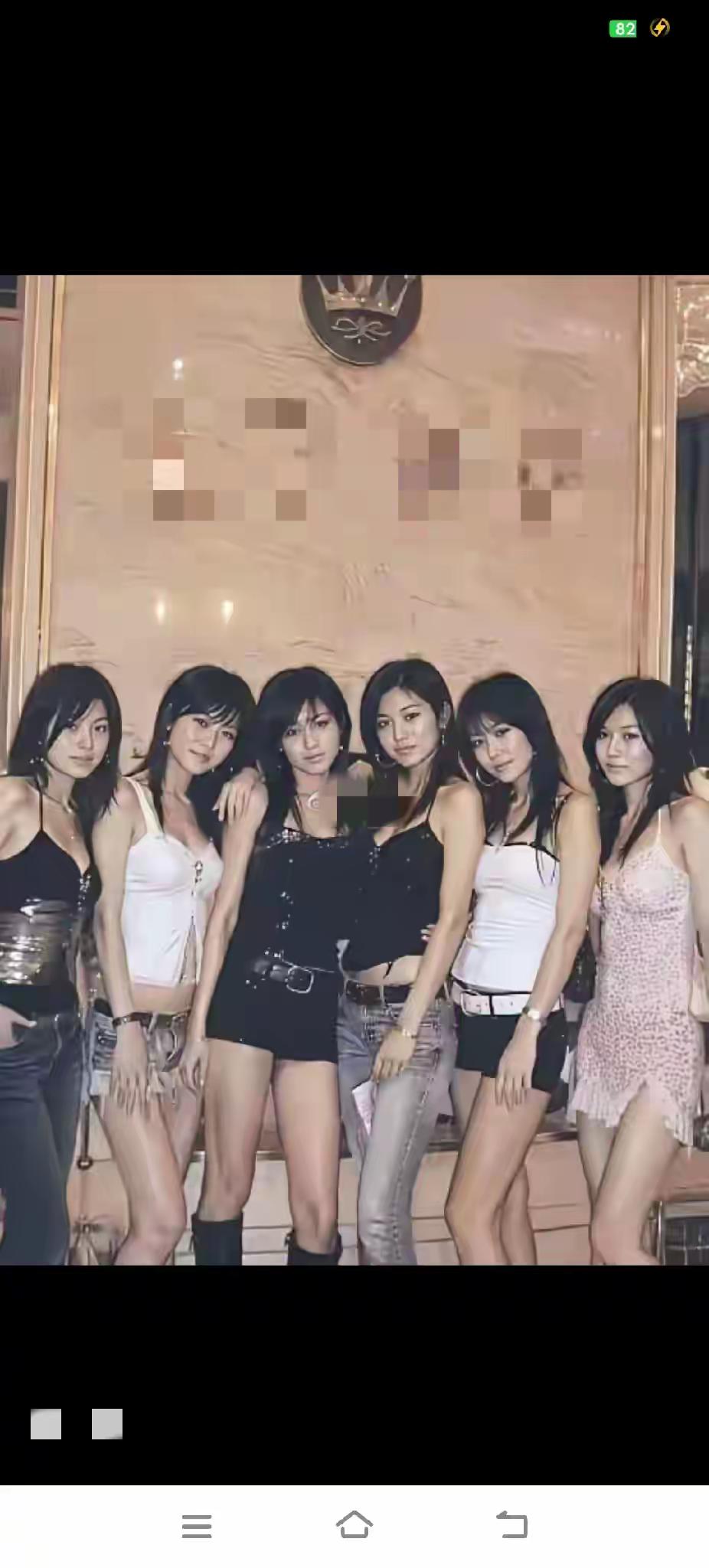 看这图知道这个是什么年代的着装？还是那个时候是一种美好的回忆啊！