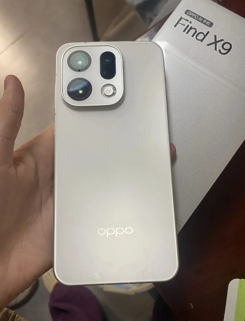 收到FindX9真的超出预期!手感真的很好,屏幕观感舒服,OPPOFind