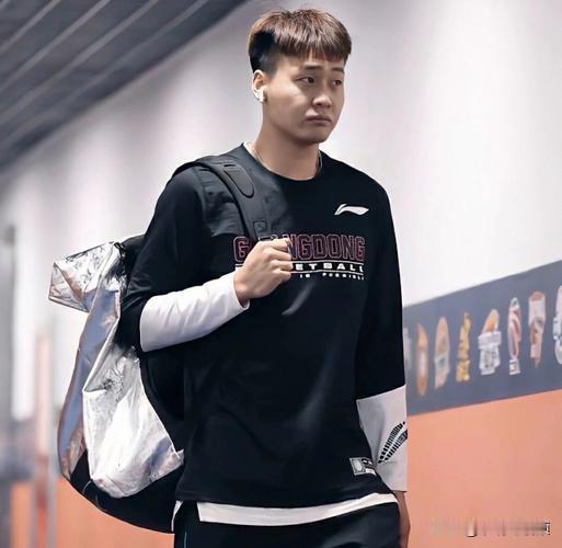 赵睿火线驰援雅安，中国男篮进攻体系迎“强心剂”赵睿紧急回归国家队并随队前往雅