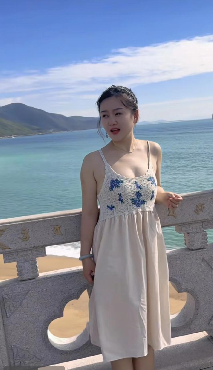 北方天冷了度假开始了，一年一次的迁徙，朋友们来海南玩啊，来了打电话啊我在海南度假