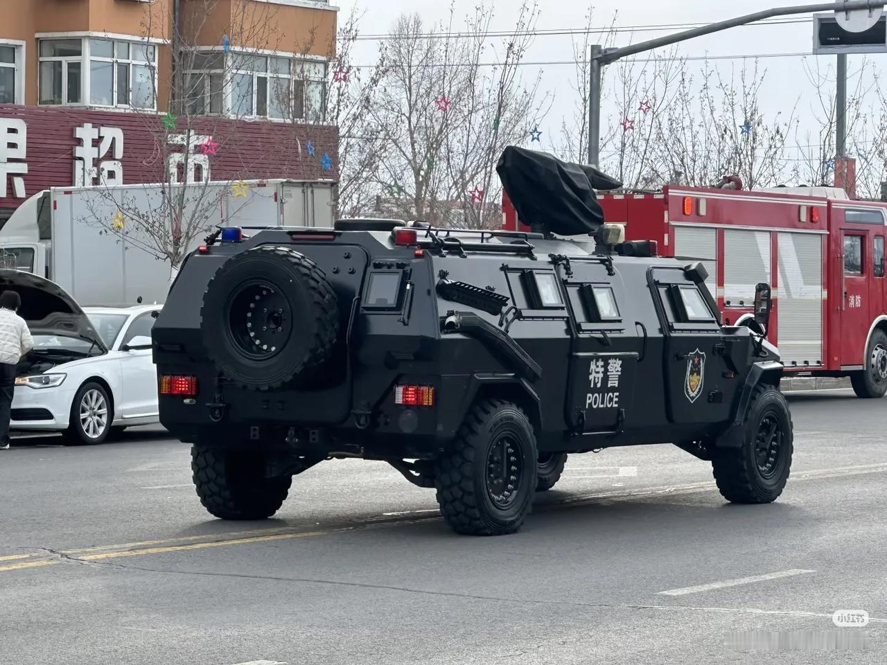 警用黑色涂装，猛士三代突击车