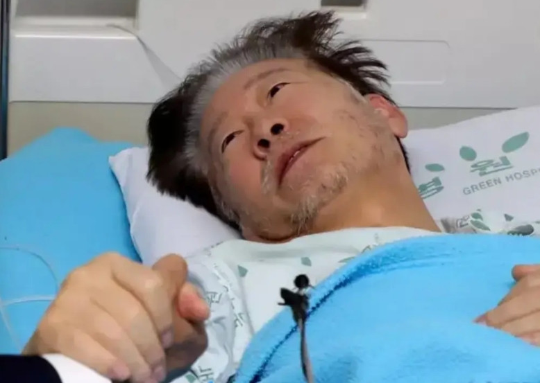 2025年最佳男主角，绝对的影帝，不接受任何反驳！大家对这张照片还有印象吧？当