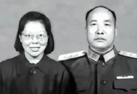 1955年授衔前，妻子问李达会评什么军衔，李达说：“可能是中将，也可能是少将，我