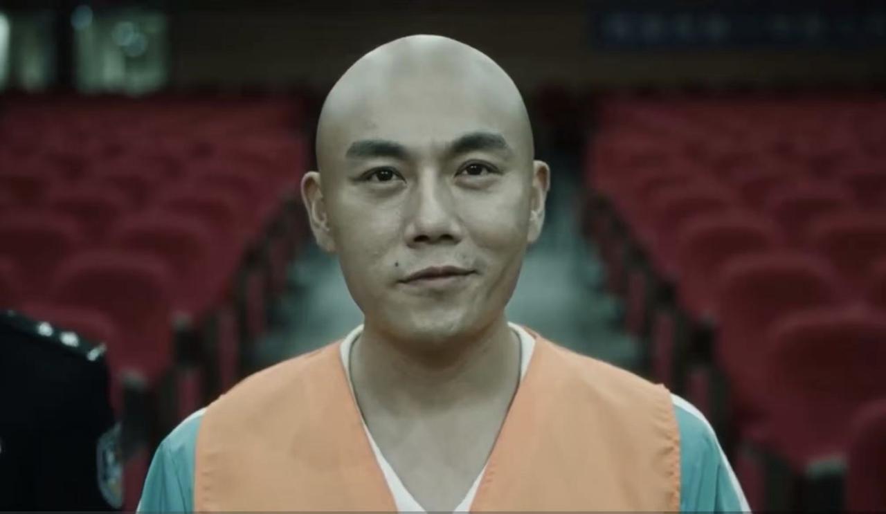 秦昊不像是演的！在《扫毒风暴》的最后，秦昊饰演的卢少骅被抓，他依然嚣张，依然