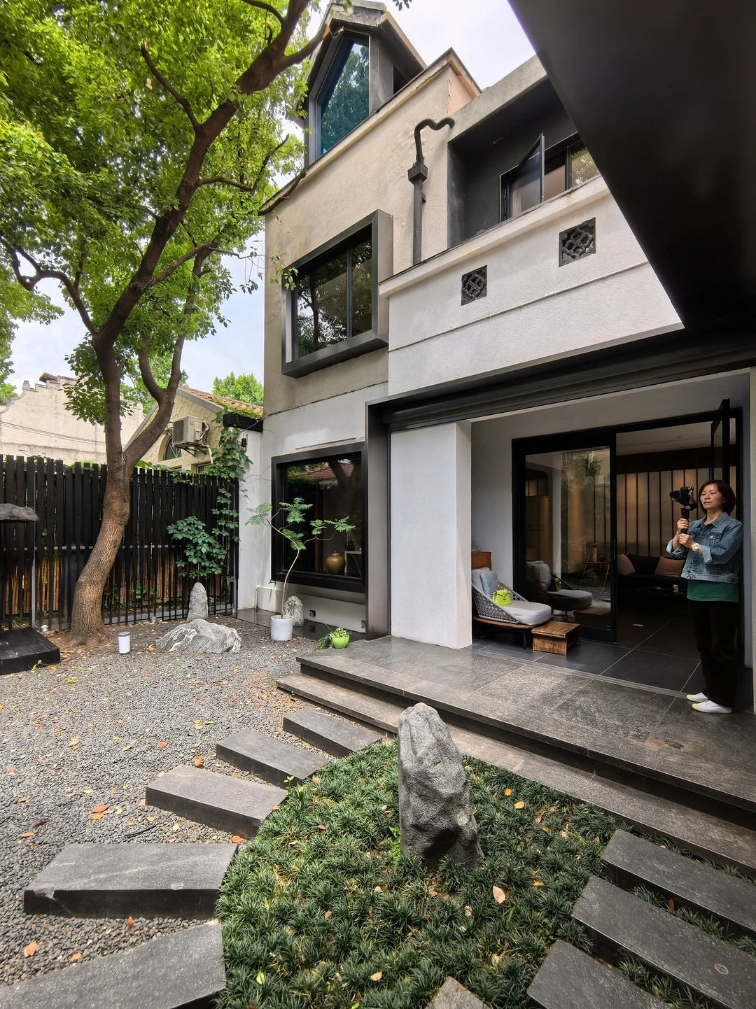 建国西路378弄｜黑白配色的独栋老洋房。