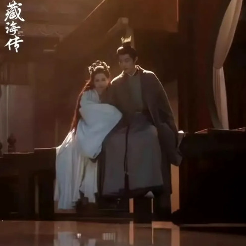 这下总算看明白了，肖战被称为“重庆巨兔”，不是因为他有1米83，不是因为他有