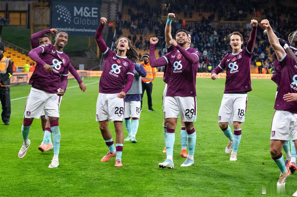 伯恩利伯恩利连续两场击败保级对手，气势如虹，联赛踢了9轮，伯恩利已经拿到10个