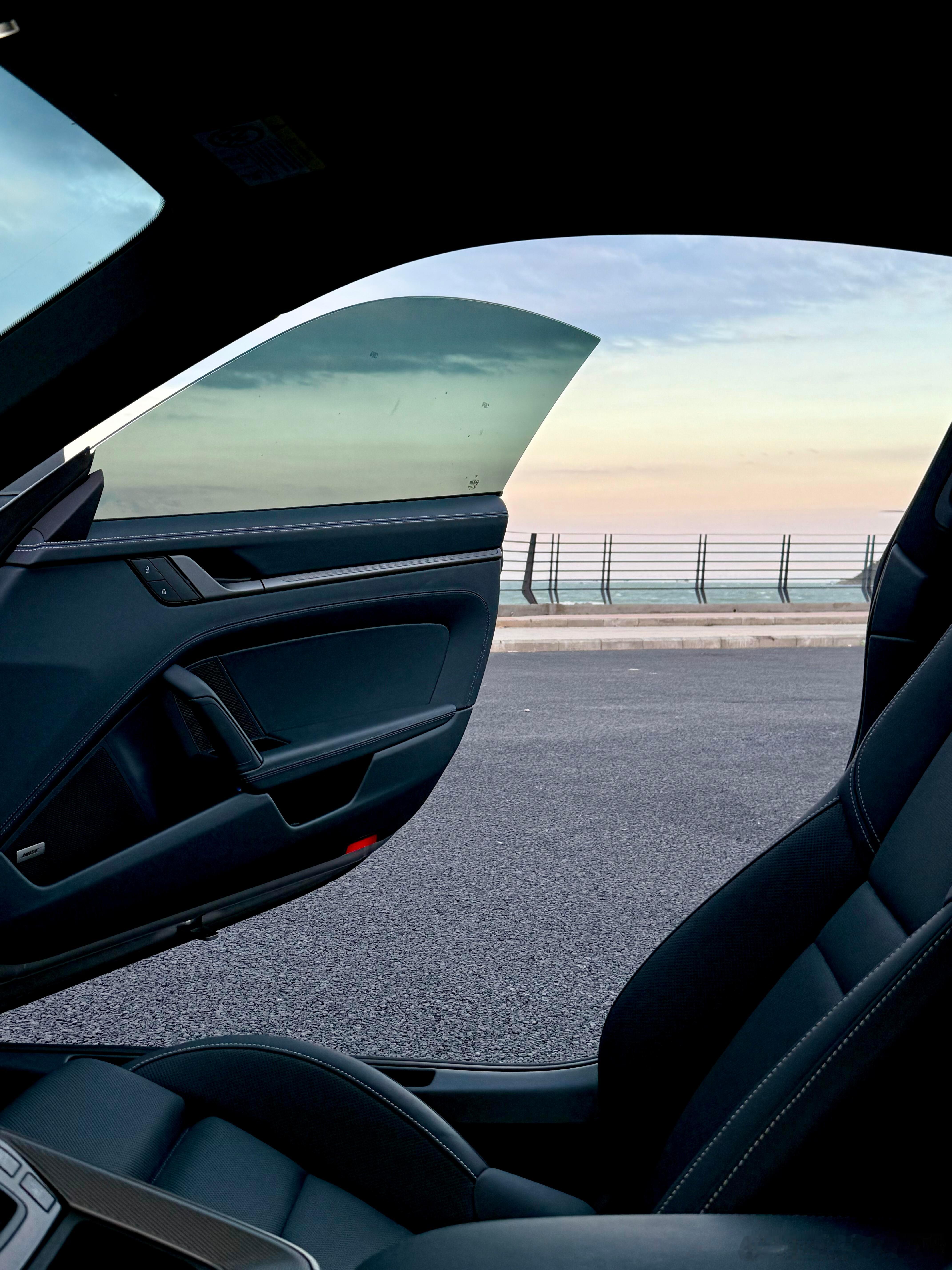 同价位买车选大还是选小以前大家总觉得大车笨拙，但近些年，已经有越来越多好开实用的