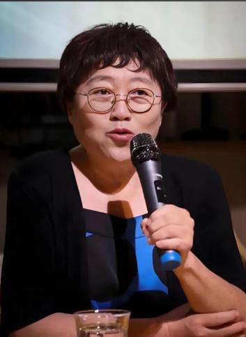 性学家李银河说："这辈子能成为夫妻，能睡在一张床上的人，是上辈子相互埋骨得缘分。