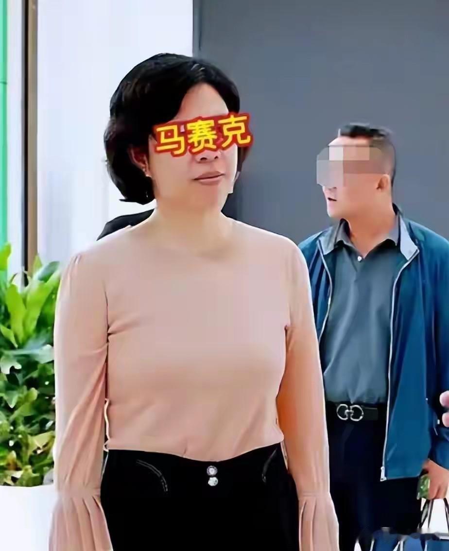 前夫哥的人品确实太差了！脑子也不太够用！他可能觉得自己手里掌握着女方的大量把
